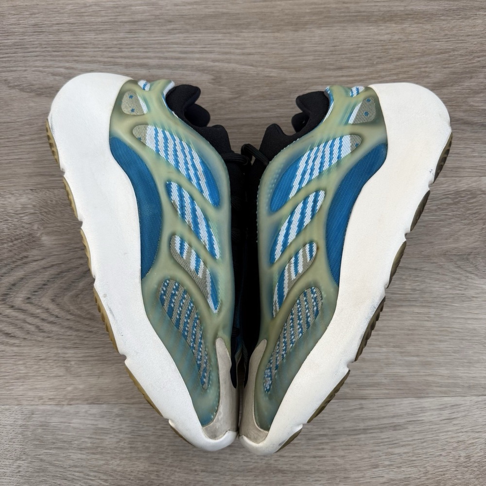 adidas Yeezy 700 V3 Arzareth Men Size 8.5 Blue White Running Sneaker G54850